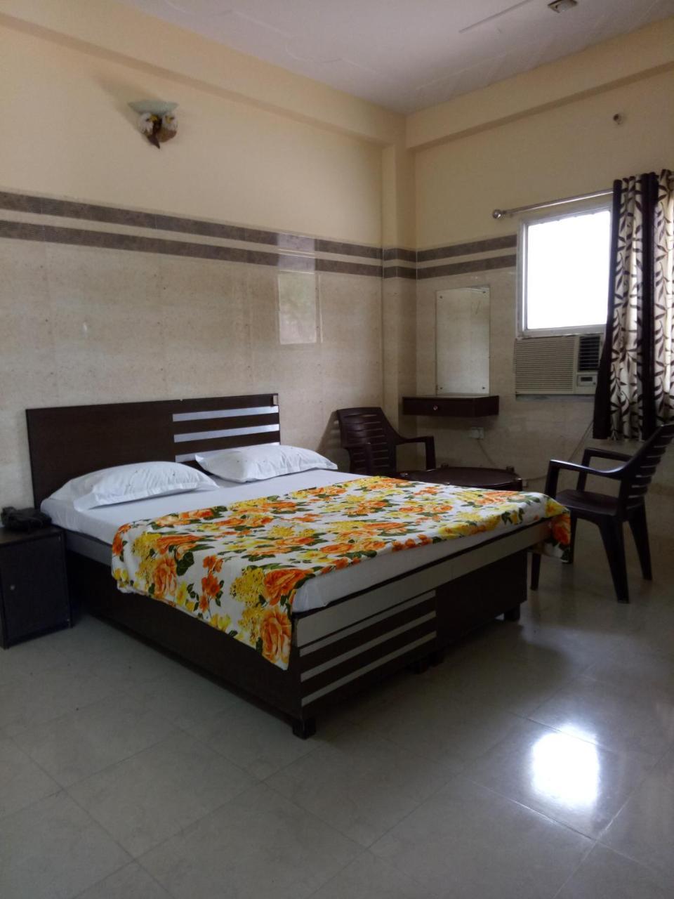 Kanchan Palace Вриндавана Экстерьер фото